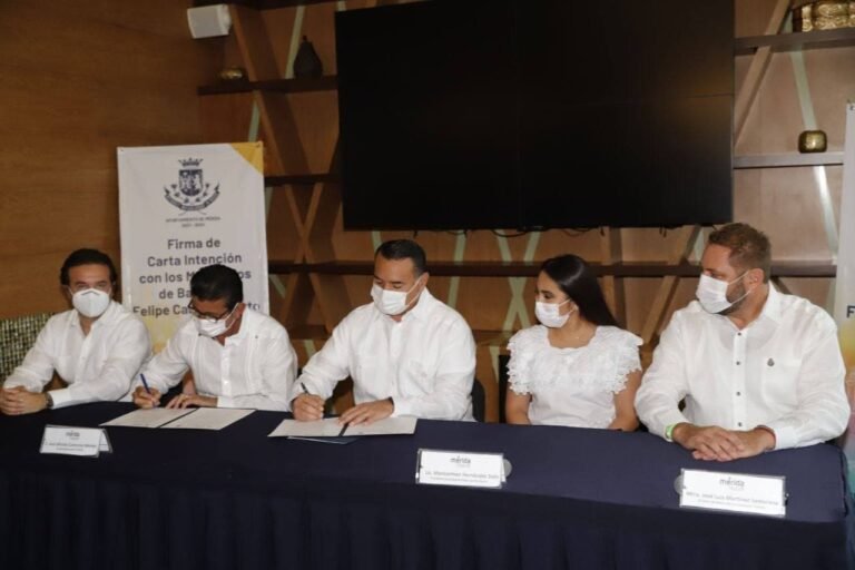 Renán Barrera traza lazos en materia de promoción cultural y turística con Bacalar y Felipe Carrillo Puerto