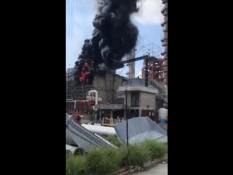 Reportan incendio en refinería de Pemex en Cadereyta, Nuevo León
