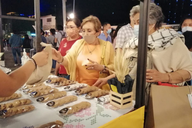 Dan oportunidad a emprendedores de comercializar sus productos en Paseo Montejo