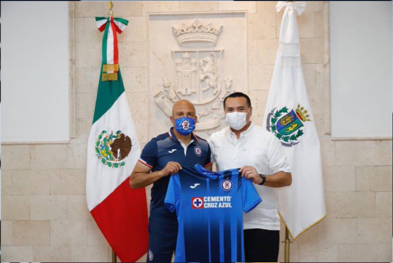 Renán Barrera recibe a la leyenda del futbol, Óscar ‘Conejo’ Pérez