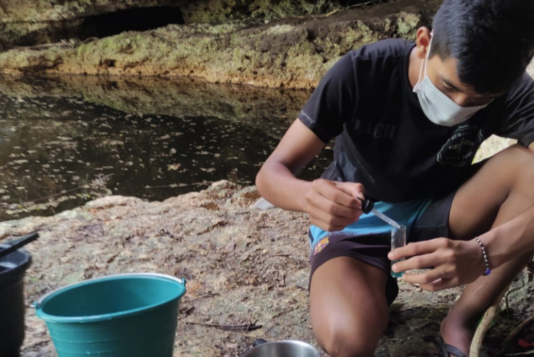Ha’kanules, la familia de guardianes que enseñan a cuidar los cenotes de Yucatán