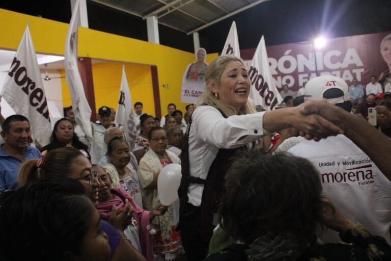 COMO “GATITO” QUE LE DAN LECHE, VERÓNICA CAMINO SE RELAME LOS LABIOS SINTIÉNDOSE CANDIDATA