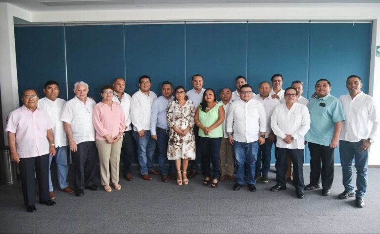 Líderes sindicales se unen a Renán Barrera para defender a Yucatán