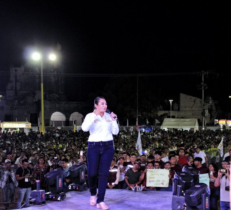 Kenia Walldina arrasa en cierre de campaña en Umán