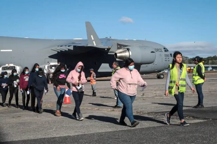 Mexico-impide-sobrevuelo-de-avion-militar-de-EE.UU_.-con-migrantes-deportados