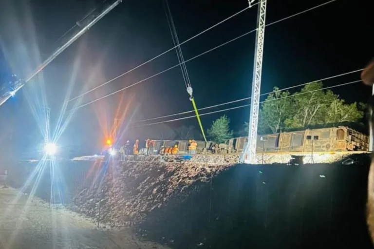 Descarrilamiento de tren de carga cerca del Tren Maya deja un herido