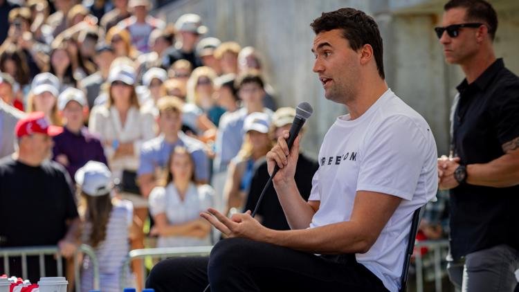 Muere el conservador Charlie Kirk, tras recibir disparo en una universidad de Utah