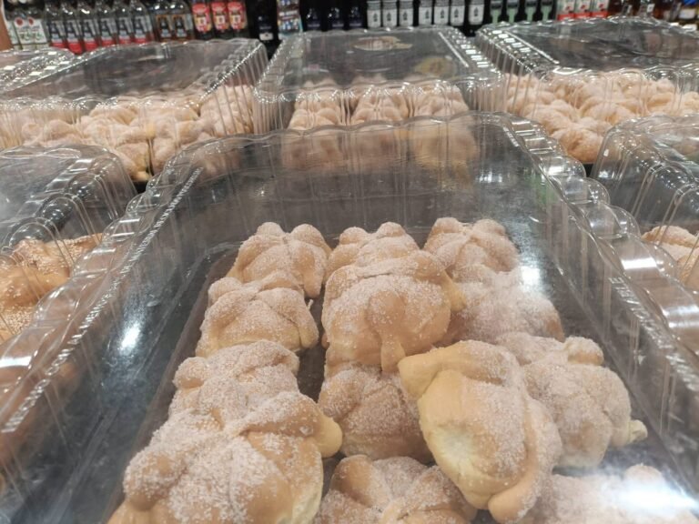 El pan de muerto se adelanta en Mérida y divide opiniones entre los consumidores