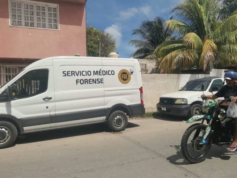 Encuentran sin vida al “m4t4 g4t0s” en un predio de Chicxulub Puerto   Este dos hombres fueron encontrados sin vida en distintos puntos del municipio de Progreso.  El primer hecho  ocurrió en la calle 79 con 90, en el Centro de Progreso, donde fue localizado sin vida Guillermo Salinas, conocido entre sus allegados como “Memo”.  De acuerdo con la información preliminar, el hombre, de 65 años de edad, fue encontrado por sus arrendatarios en la planta alta de una propiedad.  Al sitio acudieron elementos de las autoridades y personal del Servicio Médico Forense, quienes realizaron las diligencias correspondientes y el levantamiento del cuerpo.  Las primeras versiones señalan que el hombre habría fallecido por causas naturales.  Horas después se registró otro d3c3so en Chicxulub Puerto, donde vecinos localizaron el cuerpo sin vida de un hombre en las inmediaciones de la capilla de Guadalupe.  Los habitantes dieron aviso a las autoridades, quienes acudieron al lugar para acordonar el área y realizar las diligencias correspondientes.  De manera preliminar, trascendió que el f4ll3cid0 era conocido por habitantes de la zona con el apodo de “M4t4g4t0s”.  Hasta el momento no se han dado a conocer oficialmente las circunstancias de su f4ll3cimi3nt0.  Ambos casos generaron movilizaciones de las corporaciones de seguridad y del personal forense lo que llamó la atención en el puerto.